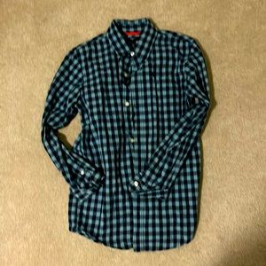 Boys long sleeve buttoned up shirt.  Size XL (12). Gap.